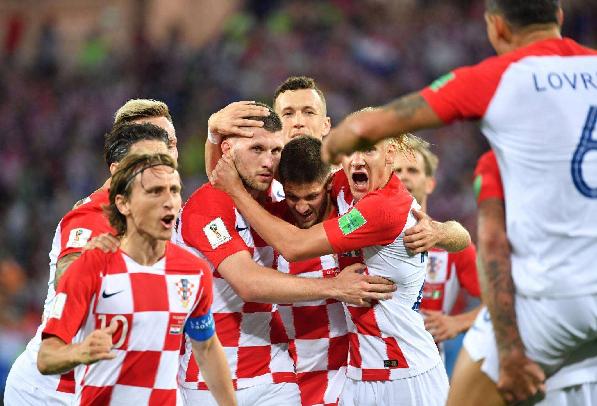 包含英格兰队在欧预赛中险胜克罗地亚,赢得关键三分的词条 包含英格兰队在欧预赛中险胜克罗地亚,赢得关键三分的词条