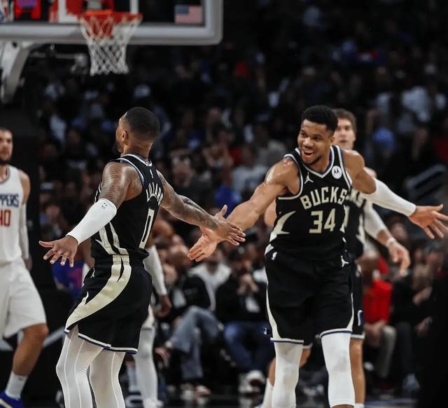 雄鹿逆转76人,实现近期连胜 雄鹿逆转76人,实现近期连胜